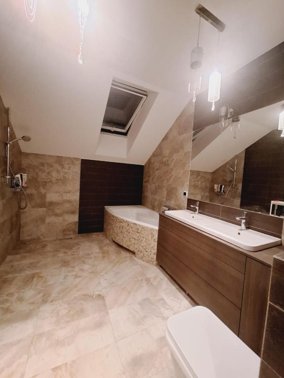 ורשה Villa Varzob מראה חיצוני תמונה
