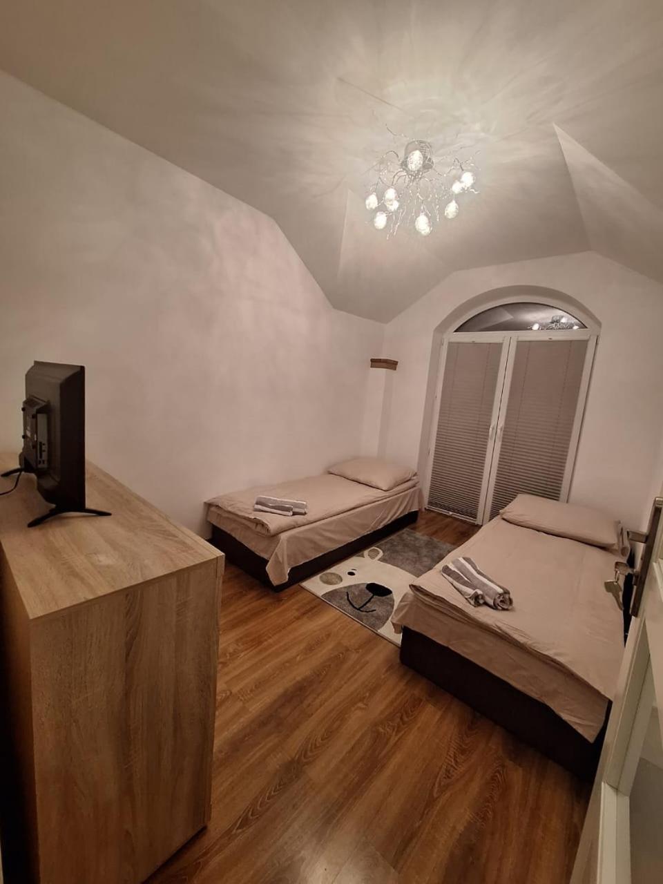 ורשה Villa Varzob מראה חיצוני תמונה