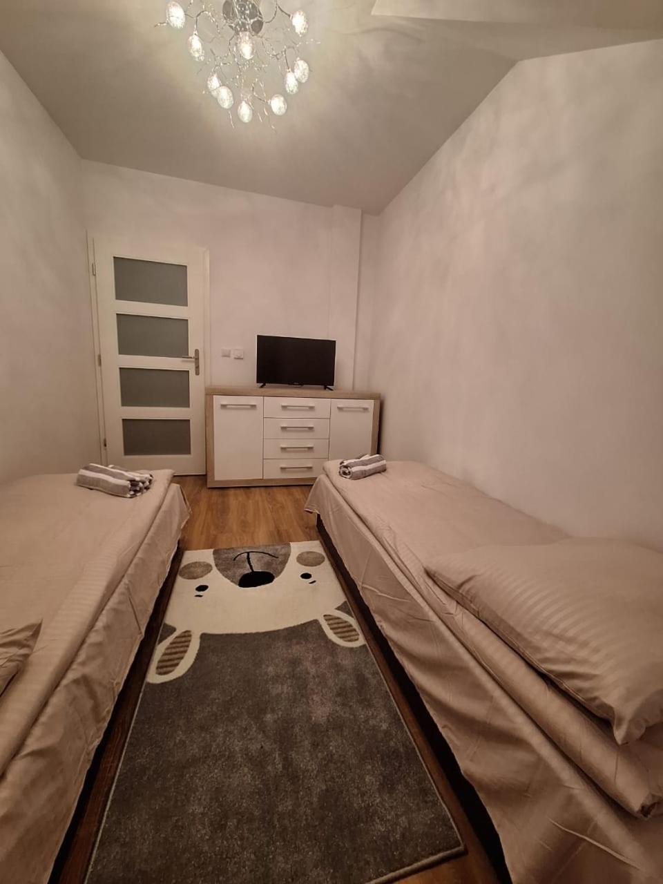 ורשה Villa Varzob מראה חיצוני תמונה