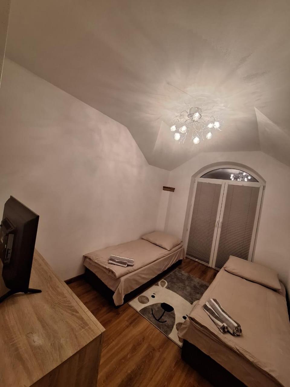 ורשה Villa Varzob מראה חיצוני תמונה
